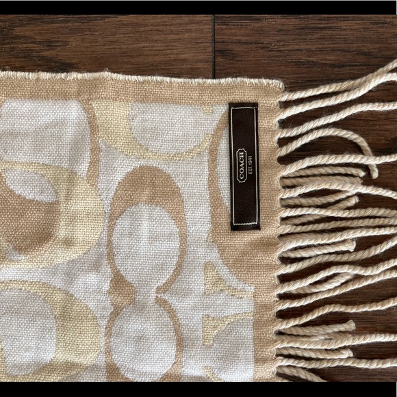 Reversible Coach emblem scarf - Picture 6 of 6